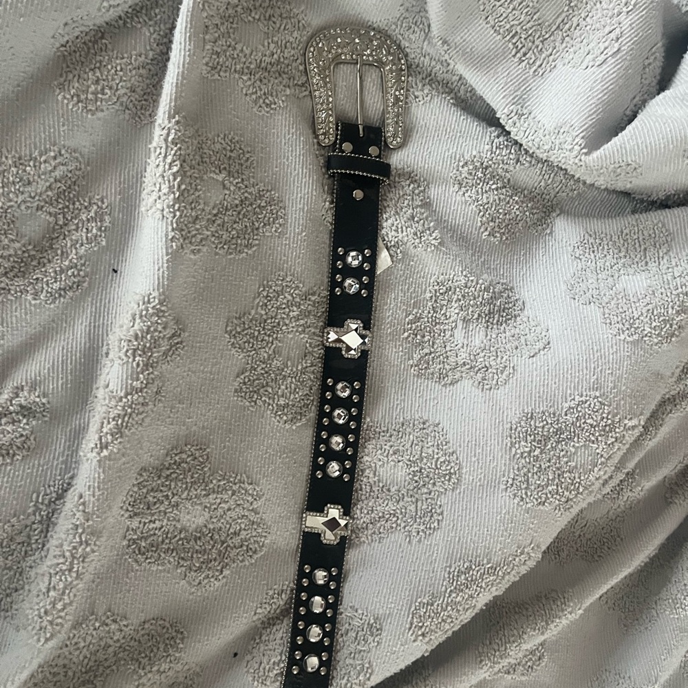 Women’s Blazin Rexx cross rhinestone belt size medium
